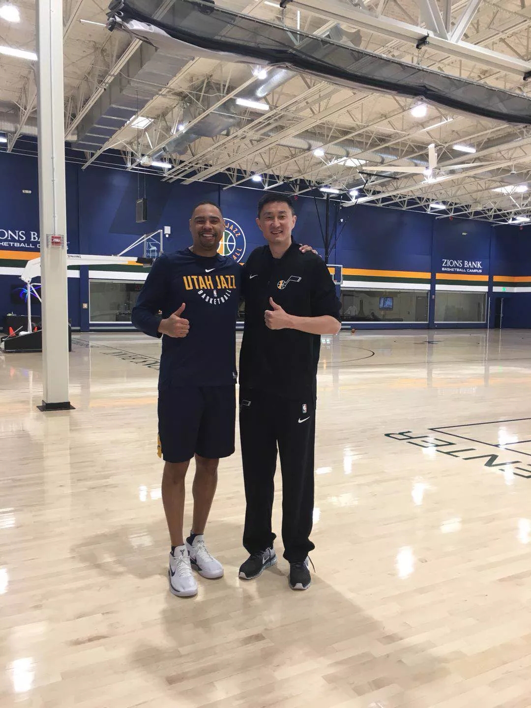 九游娱乐-转折点!犹他爵士再遭质疑,欧联集结日攻防权衡,管理层满意,训练强度明显提升的简单介绍