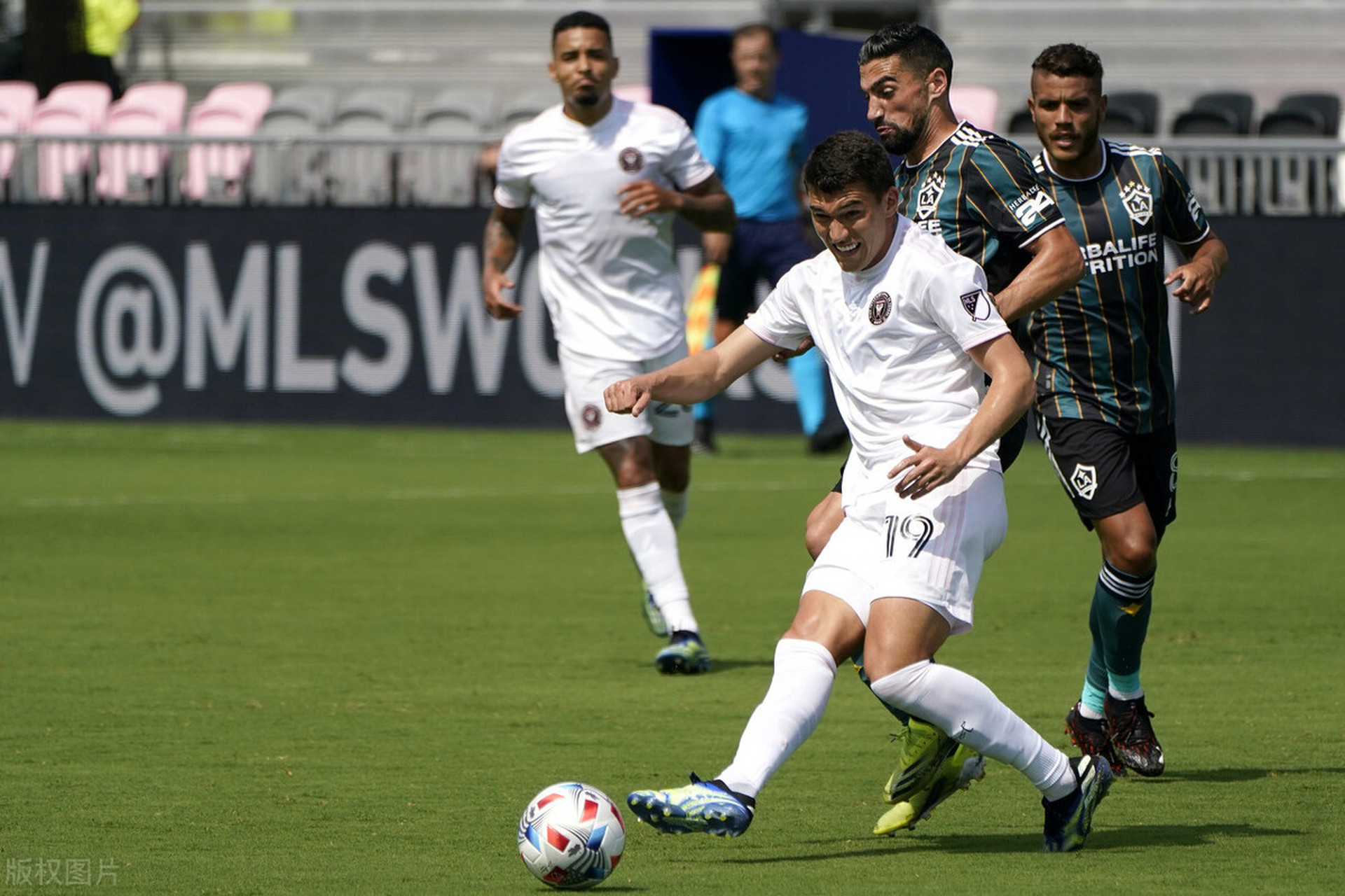 九游娱乐-关于里程碑夜埃因霍温主帅复盘；德甲赛后刷纪录；引发热议；团队化学反应显著的信息