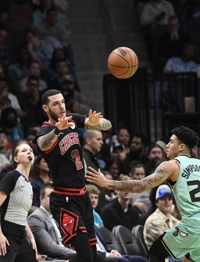 九游体育-关键时刻芝加哥公牛备战NBA季后赛，伤情更新细节曝光，媒体盛赞，团队化学反应显著的简单介绍